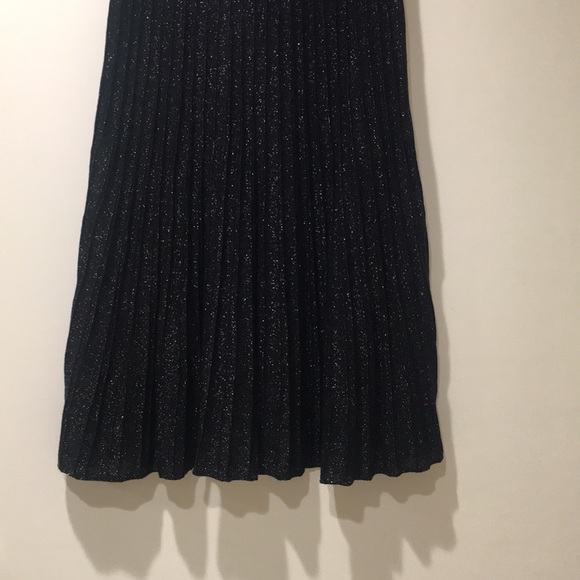 Nic & Zoe pleated knit black midi skirt, waist 26” - Picture 9 of 17